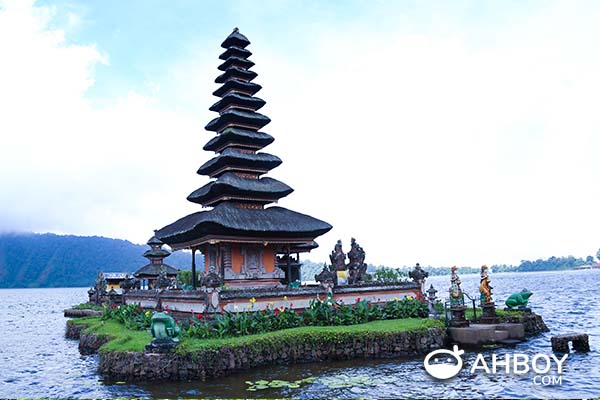 How to go Bali from Singapore - Pura Ulun Danu Bratan