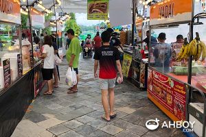 Singapore Night Markets - Food, Games, Amusement Rides, Stage Performances, Getai
