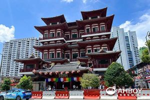 Where to celebrate Vesak Day and perform Buddha Bathing in Singapore - Buddha Tooth Relic Temple