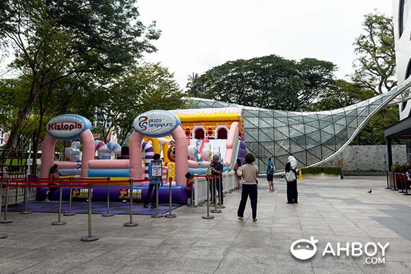 Plaza Singapura Christmas Village 2023 2024 - Kiztopia bouncy castle