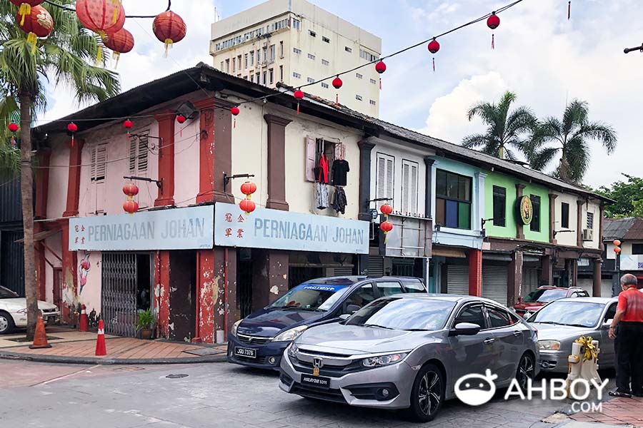 Places to visit in Singapore - Johor Bahru - Eateries and retail shops adjacent to the Malaysian immigration checkpoint