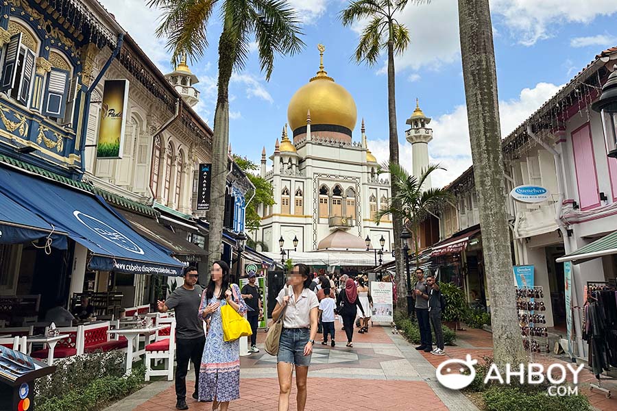 Places to visit in Singapore - Kampong Glam - Pathway leading to the iconic Sultan Mosque