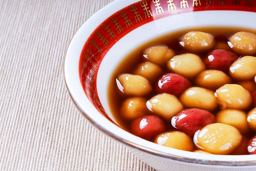 Singapore Festivals - Dong Zhi - Eating tang yuan during winter solstice symbolises reunion and togetherness among family members