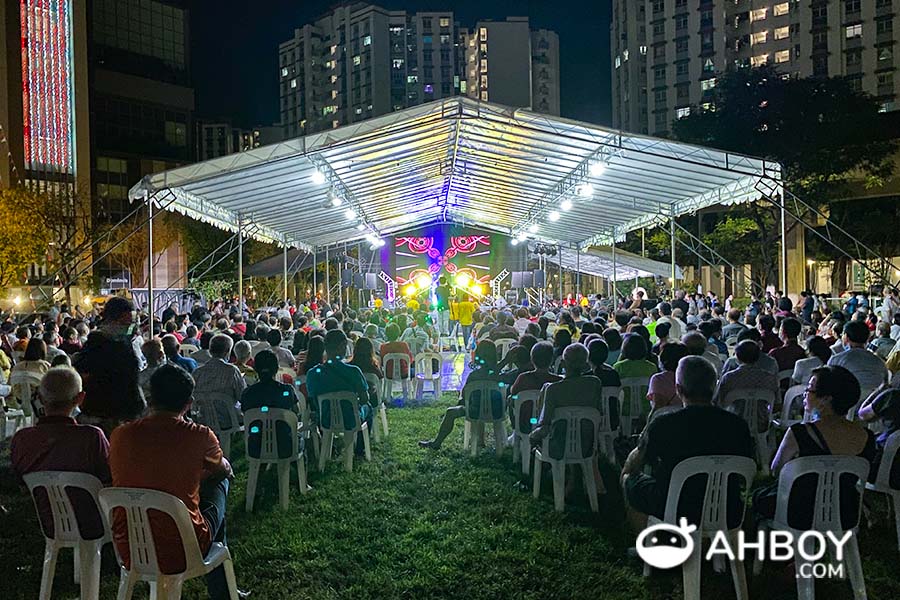 Things to do in Singapore - Watch Getai - Mandarin and dialect singing performances dedicated to deities and spirits